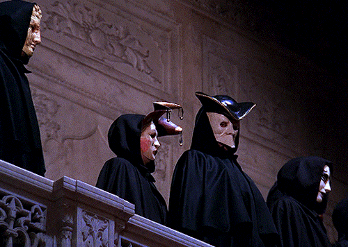 mark-hoffmans:  Eyes Wide Shut (1999) dir. Stanley Kubrick  