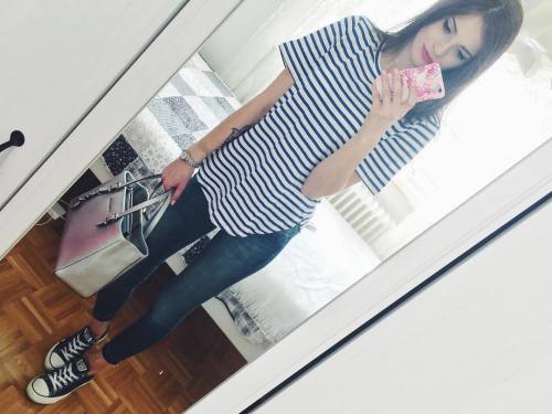 outfitdetails:  Ein herzliches ‘Hallo’ aus der gewohnten Umgebung. Aber wenigstens ist d