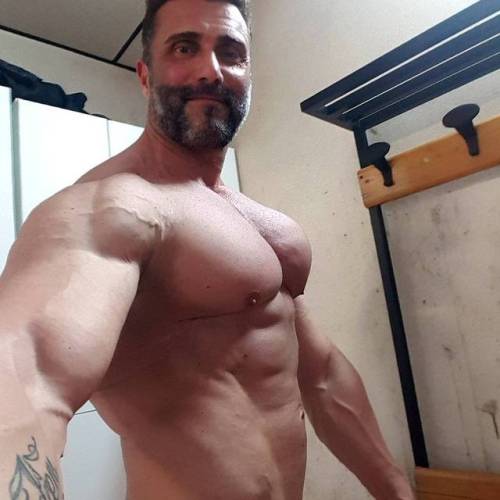 Grassi Alessandro Italian Bodybuilderbbmuscleworship.blogspot.com/2018/09/grassi-alessandro-