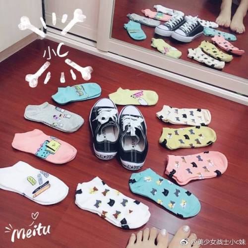 小哥哥们~新买的帆布鞋和棉袜好看么？ 选购联系小c微信→ywmm990828