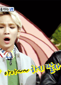 jonghyungry-deactivated20190608:  Key’s face when the “Hello” host brought