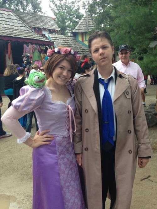 eventhorizoncosplay:Went to the Renaissance Faire today! There were tons of little kids, and we even