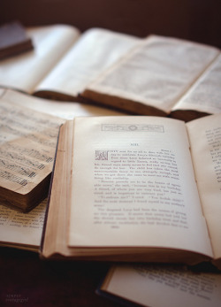 elorablue:  Old Books by Simply Vintagegirl on Flickr. 