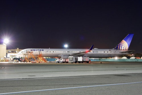 United Airlines 2001 Boeing 757-300 N57862 c/n 32586 at San Francisco Airport 2022.