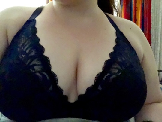 babygirrll8971:  This is one of my new bras and I have to say I love it 🥰 😍😏