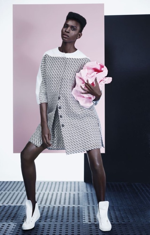 kisuaonline: The Benin Cocoon is 1960’s youth inspired and cut from a graphic print embossed f