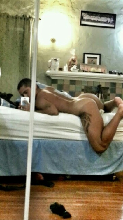 pushmybottoms:  Let me ASSelfie www.pushmybottoms.tumblr.com