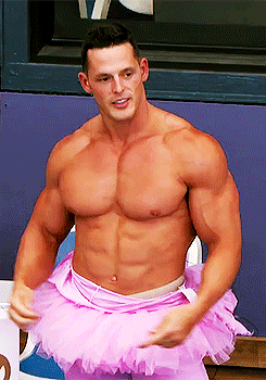 jessiegodderznetwork-blog:Jessie Godderzs proves to be an expert at all types of flexing. #FlexMachine