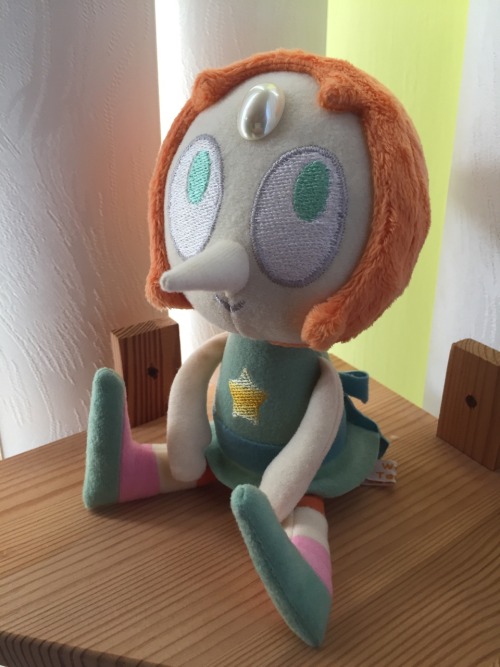 Finished late last night. A chibi/simplified Pearl for my friend’s little girl’s bday.