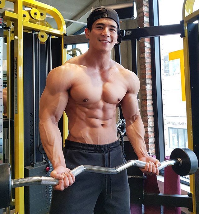   Musclemania Pro Jun Choi (최성준)   