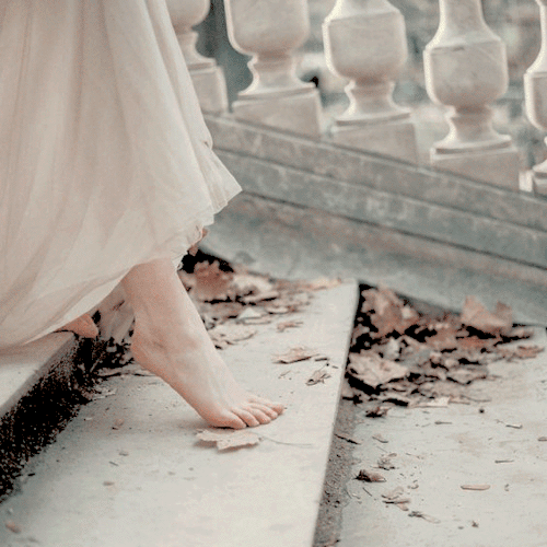 davienci: modern goddess : EosἨώς Titaness and the goddess of the dawn, who rose each morning from h