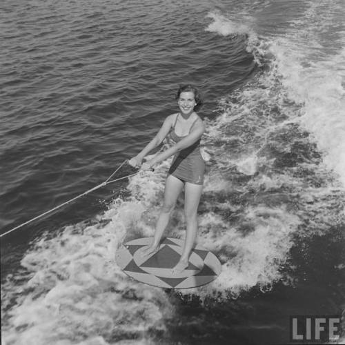 Water skiing on a disc(Allan Grant. 1952)