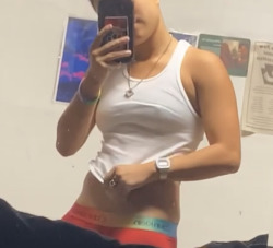 daddyisatitlenotagender:Just vibing 