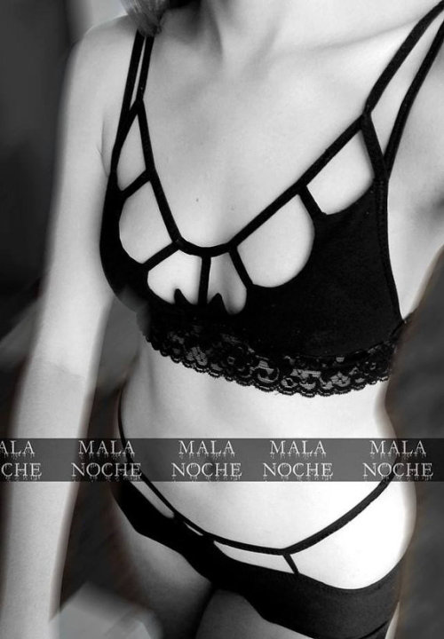 lovinghandmadelingerie: Mala Noche