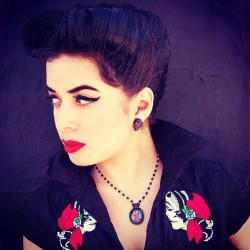 vintagevandalizm:  #tbt my shoot for Classic Hardware #rockabilly #pinup  Love the hair!