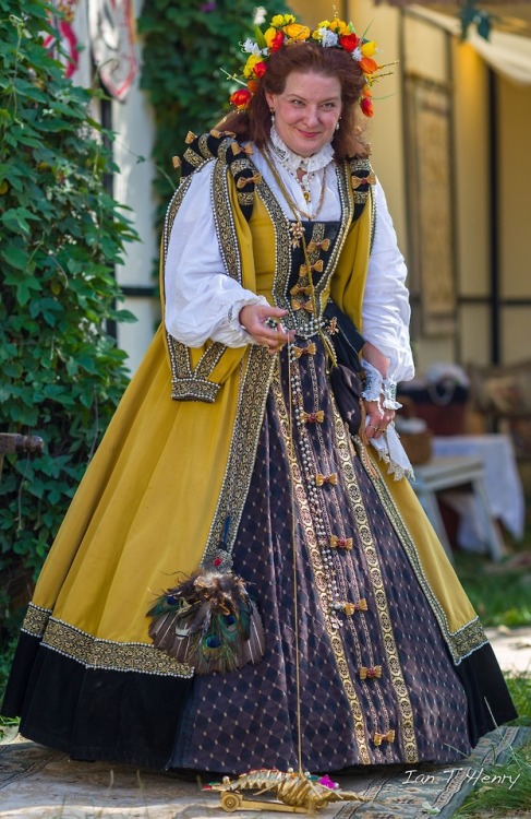 Elizabethan Yellow Gown (Southern Ren Faire, 2018) 