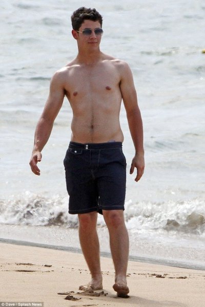 bigboldblog:belliesnass-deactivated20190806:Nick Jonas’ impending weight gain is killing me! I just want his love handles and belly to explode! And that ass in the first pic is so fat! I love the fat spilling over his tight waistband in the last