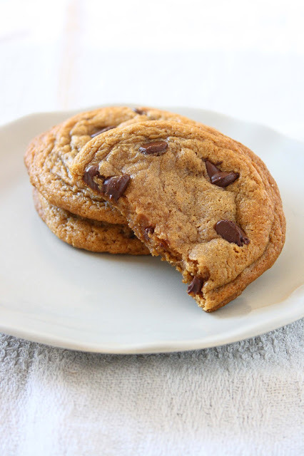 sweetoothgirl:    Soft Dark Brown Sugar Chocolate Chip Cookies   