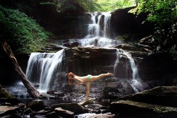 fuckyeahyoga:  Photo by Jeff Fazio. Flow, beauty and strength of water and warrior 3.