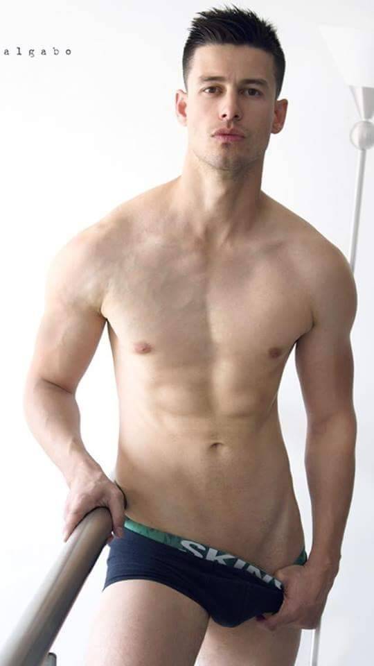 martin1fajardo:  MODELO : JOSE SOTO ..TIENE UNA LARGA CARRERA EL MODELAJE HA ESTADO