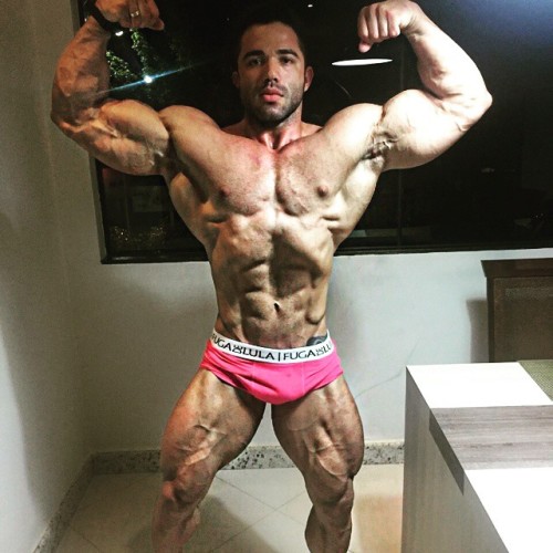 thick-sexy-muscle:  Edmundo Marques - thick sexy muscle stud 