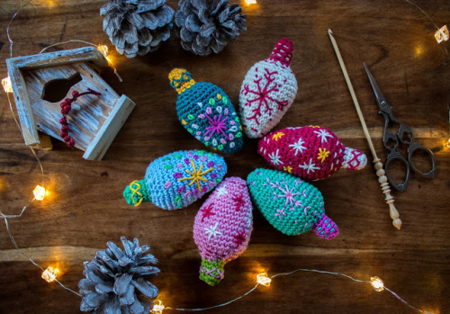 ericacrochets:  Christmas Baubles by Moochka Free Crochet Pattern Here