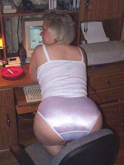 A lovely Granny, with her splendid bottom