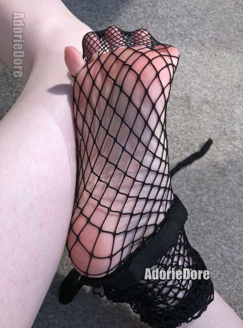 socksandfeet: A lovely fishnets soles treat ;) Alexa doesn’t want you to join this KILLER feet