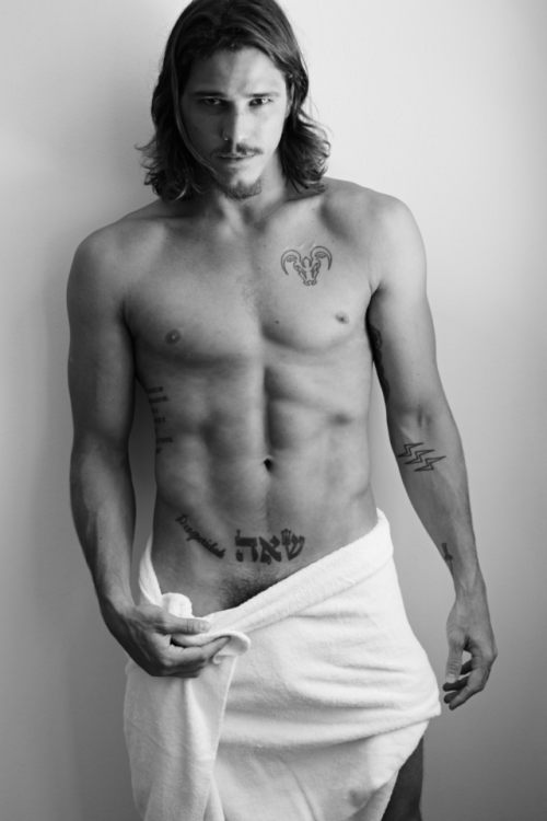 sixsome:  Mario Testino’s Towel Series: adult photos