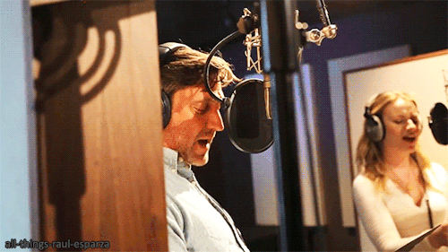 all-things-raul-esparza: Raúl Esparza sings “Oh I Love you So” Source