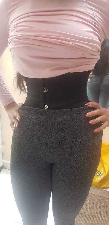 bustiers-and-corsets:  Waist is 24 inches before and after…but looks smaller. What am I doing wrong?