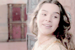 khaleesi-borgia-arnaud:queenrhaenyra:→ Anonymous requested Louis XIV/Marie Mancini (played by Hailee