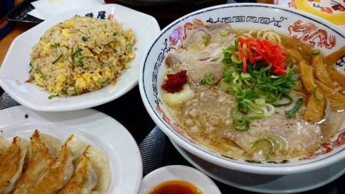 My lunch yesterday. GORGEOUS!! 昨日久しぶりにラーメン食べました。餃子と炒飯セット！#ramen #japanesefood #noodles #gyoza #fried