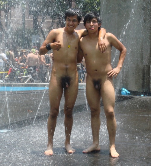 gaypegasus:  Latino’s Naked Ride  gaypegasus.tumblr.com/