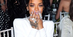 lovefeedsme:  chill-aesthetics:  Rihanna nail appreciation post  I just love her hands ♓️. And the rings she wears! 