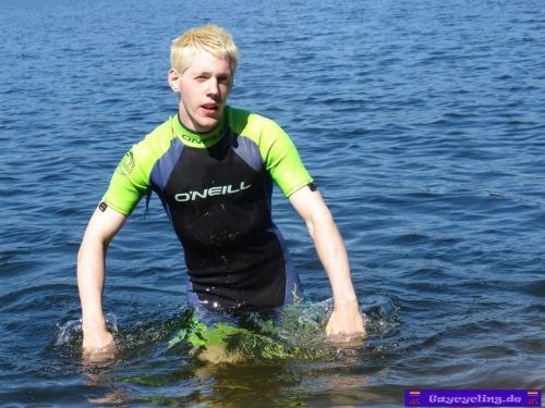 bulgemaster2:  Gaycycling_Alex19_ONeill-Lake