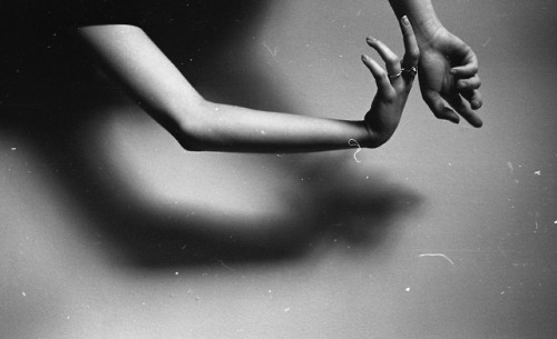 esbuk:  Reach, 2018 Emma Bell  