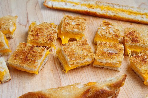 jewsquats:  fastgirlsdoitwell:  boozybakerr:  Grilled Cheese Croutons  What the hell  grilledcheese-samwich