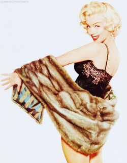 ourmarilynmonroe:  Marilyn Monroe photographed by John Florea, 1953.