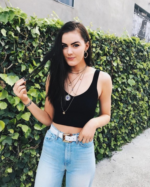 good morning los angeles ☀️  . . . . #fashionblogger #lafashion #losangeles #ootd #neutralfashion #d