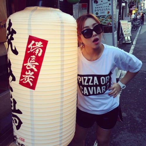 [140807] Minzy (@mingkki21): Pizza or caviar?…or yakitori? what’s your choice? But if you eat all, @