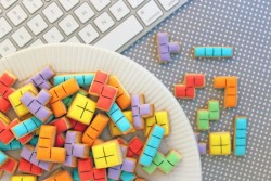 mahlibombing:  Tetris Cookies Recipe available from Sweet Explorations (via: ThinkGeek)