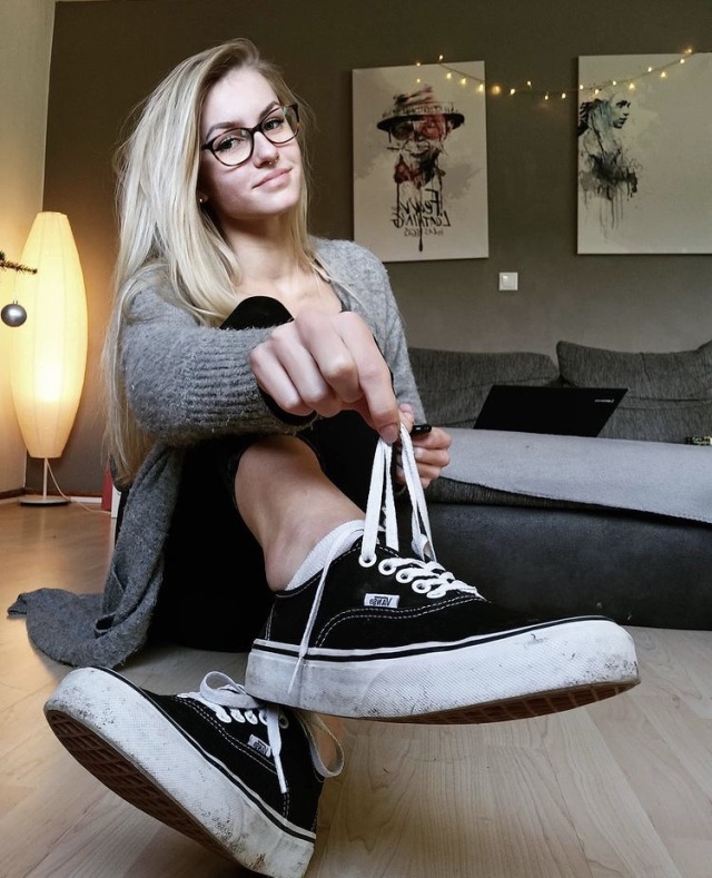 socksandfeet:Here is an early Christmas gift from @emmysfeetandsocks from IG! Head