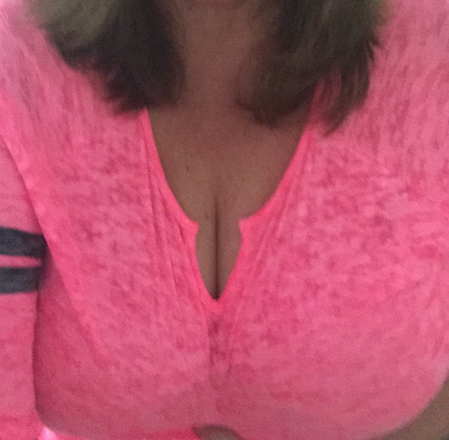curiouswinekitten2:  Just a little peek… @pnette 💞  💕💕💕.  Thank you