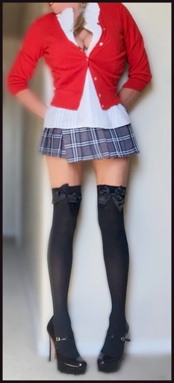 mrsrobin5on:  THROWBACK THURSDAY: remember the schoolgirl? 🍎📚✏️