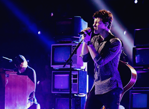 eternvlecho:Shawn Mendes performs onstage during the 2017 MTV Video Music Awards at The Forum on Aug