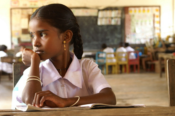 blackgirlsbeauty:  yearningforunity:  A Tamil student from Sri Lanka  What a beauty !