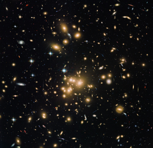 Galaxy cluster Abell 1689 [4002 × 3863]