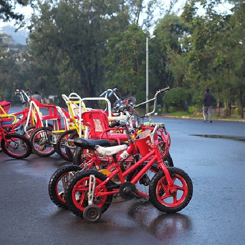 hagiyo: Red bike #burnham park #baguio