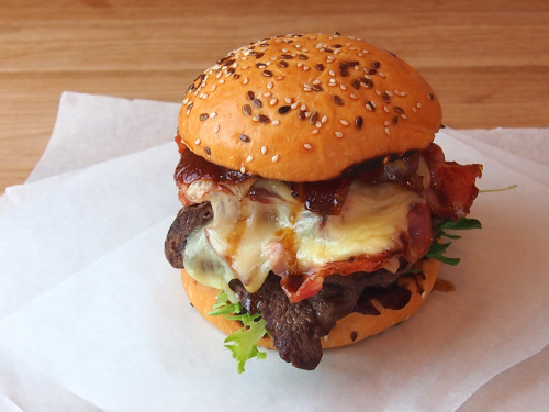 dreamsignite:  the-burger-dude:  bbq’d steak burger with cheddar , bacon , caramelised onion and chipotle bbq sauce.  Sometimes only a burger will do. 